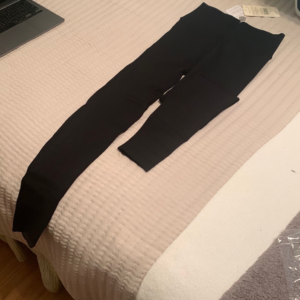 COPY - FABLETICS LEGGINGS!!